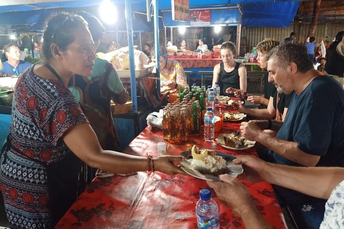 Ubud Night Traditional Market Food Tour - Megibung-style start: what those Balinese cakes set up