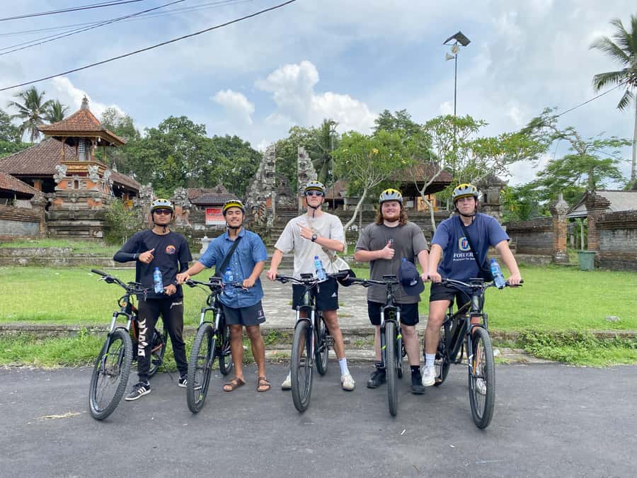 Ubud : PRIVATE Bike Tour inside Rice Field with meal & pool - Viewpoints and Photo Stops: How the Quiet Parts Fit In