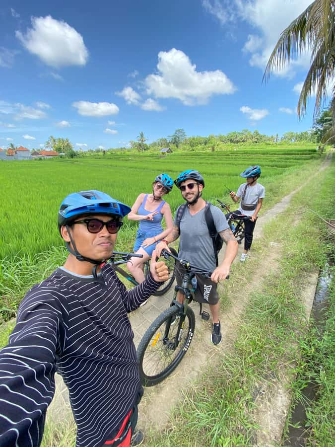 Ubud : PRIVATE Bike Tour inside Rice Field with meal & pool - School Visit: What You Can Learn Without Making It Weird