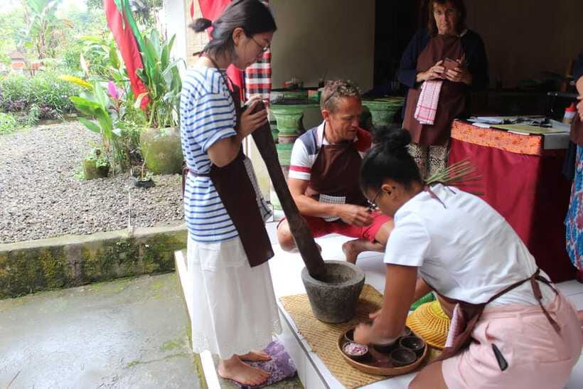 Ubud : Regular or Vegetarian cooking class with market visit - Morning vs Afternoon: Market Tour or Canang Offering