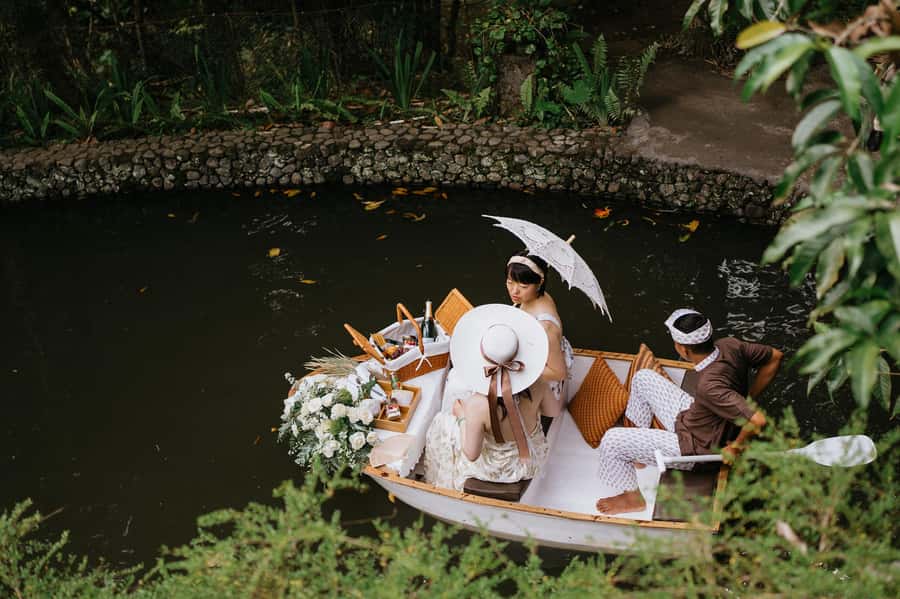 Ubud: Romantic Picnic on a Wooden Boat with Sparkling Wine - What’s in the picnic basket (and why it’s better than “just snacks”)