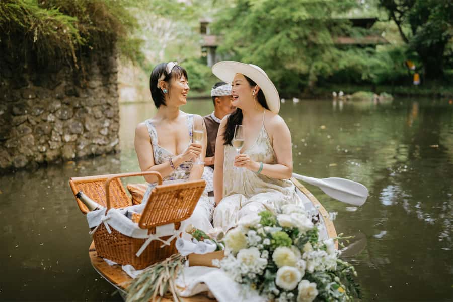 Ubud: Romantic Picnic on a Wooden Boat with Sparkling Wine - Sparkling wine, proposals, and photo-friendly moments