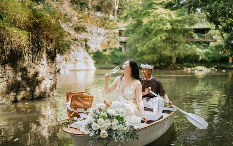 Ubud: Romantic Picnic on a Wooden Boat with Sparkling Wine - Before you go: what to pack and what to avoid