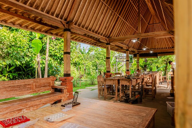 Ubud Silver Class Jewelry making in bali - Arriving: tea, snacks, and choosing a design that fits your time