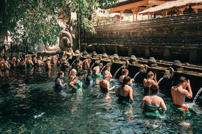 Ubud Tirta Empul Temple Tour with Purification Experience - What to wear and pack for the holy water (so you don’t feel stressed)