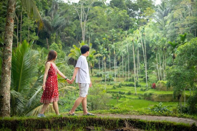 Ubud Tour With Photographer: Waterfalls, Swing & Rice Fields - Kanto Lampo Waterfall: Walk, Framing, and That “I’m Here” Feeling