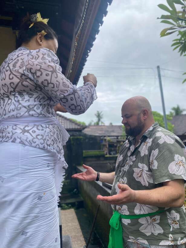 Ubud: Traditional Healing with White Lotus Blessing - Meeting Merta Mesari in a Temple-Style Room
