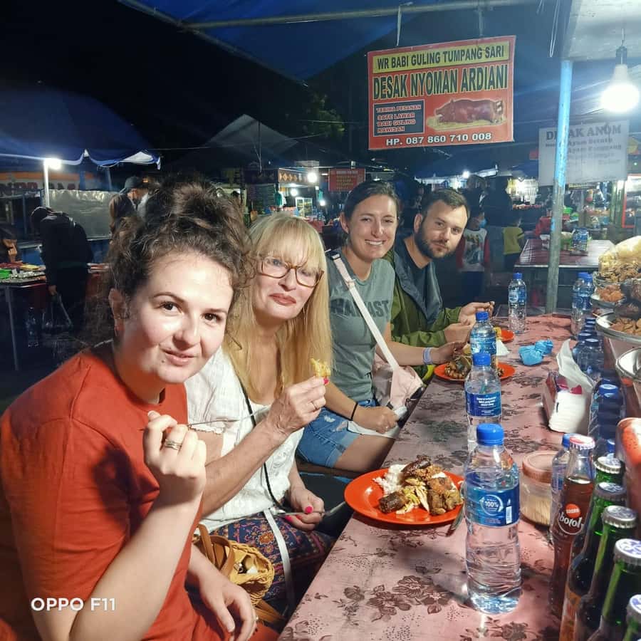 Ubud Traditional Night Market Food Tour-All Inclusive - First stop inside the market: eating like you belong