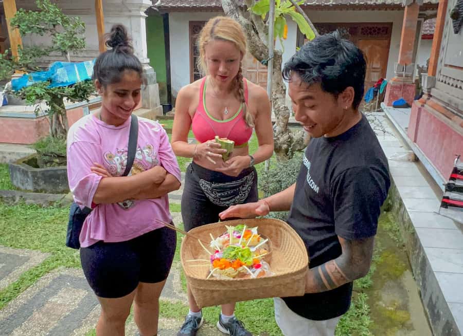 Ubud: Village Firefly Night Tour with Dinner - Traditional village and a Balinese home visit: learning the house system up close