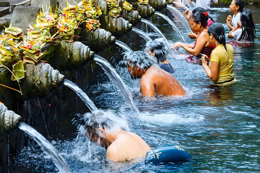 Ubud Village, Waterfall and Kintamani Volcano Private Tour - Ubud Palace and the Art Market: Culture, Crowds, and Shopping Tactics