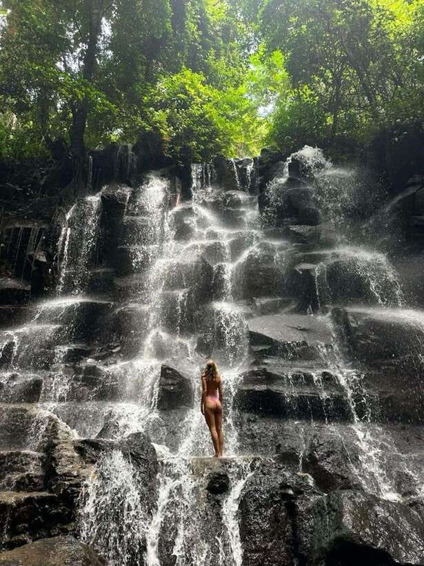 Ubud: Water Temple, Rice Terrace, and Waterfalls Tour - Tegallalang Rice Terrace: the best views come with your feet
