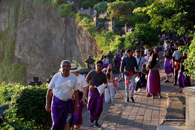 Uluwatu Kecak and Jimbaran Bay - Kecak and fire dance at 6 to 7 PM: why that timing is smart
