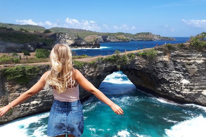 West Nusa Penida Island - Instagram Tour - Broken Beach (Pasih Uug): the arch that makes people point